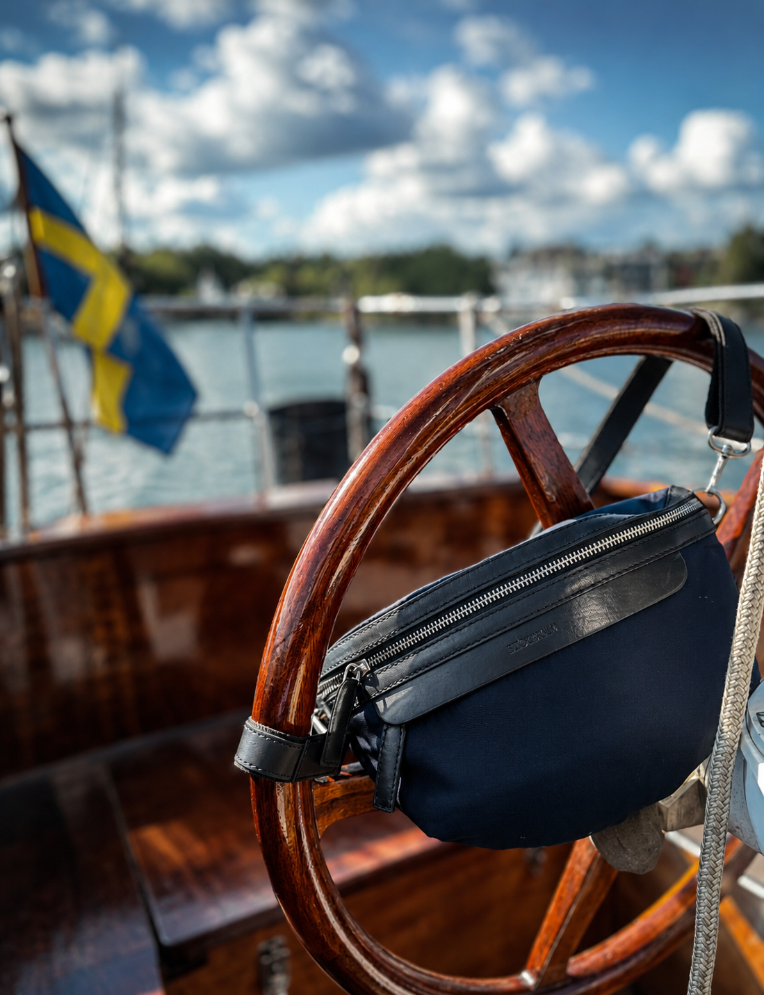 Marineblaue Nylon-Gürteltasche