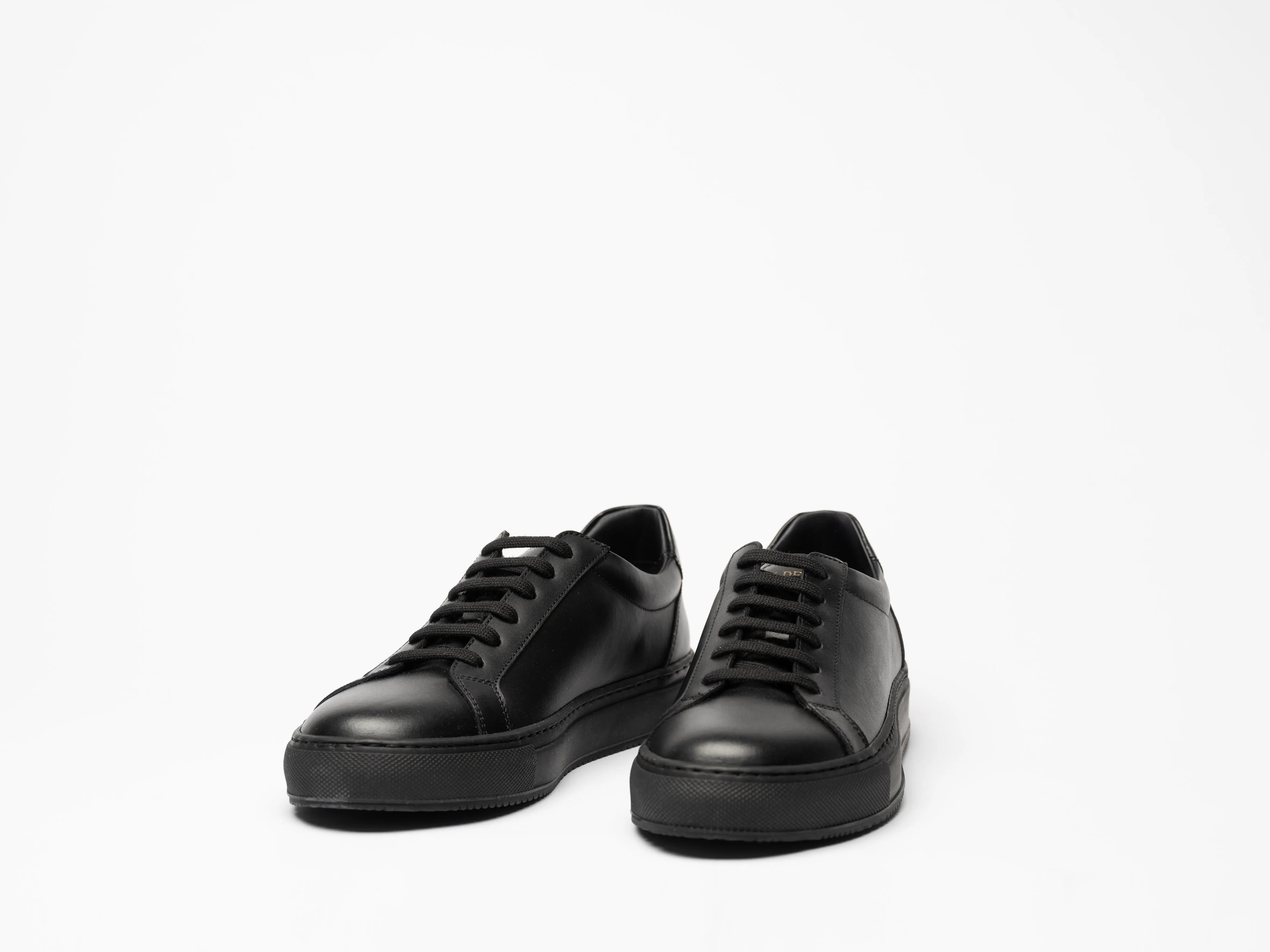 Women Kobe All Black Low Sneaker Hildebrand-swe